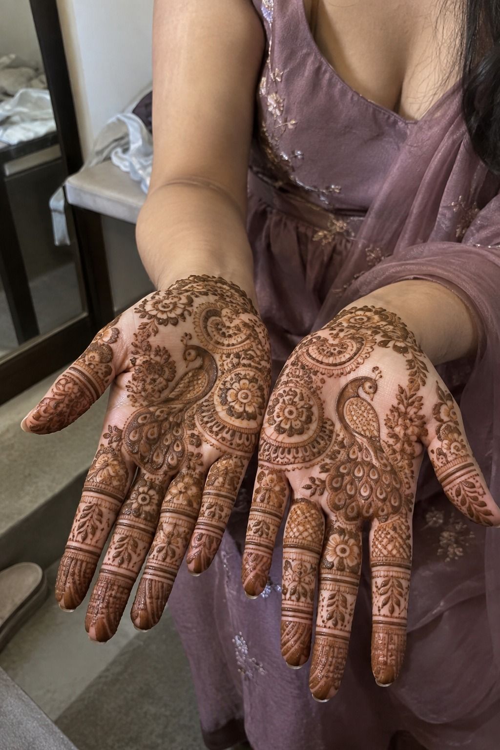 How Can Finger Designs Stay Dainty?