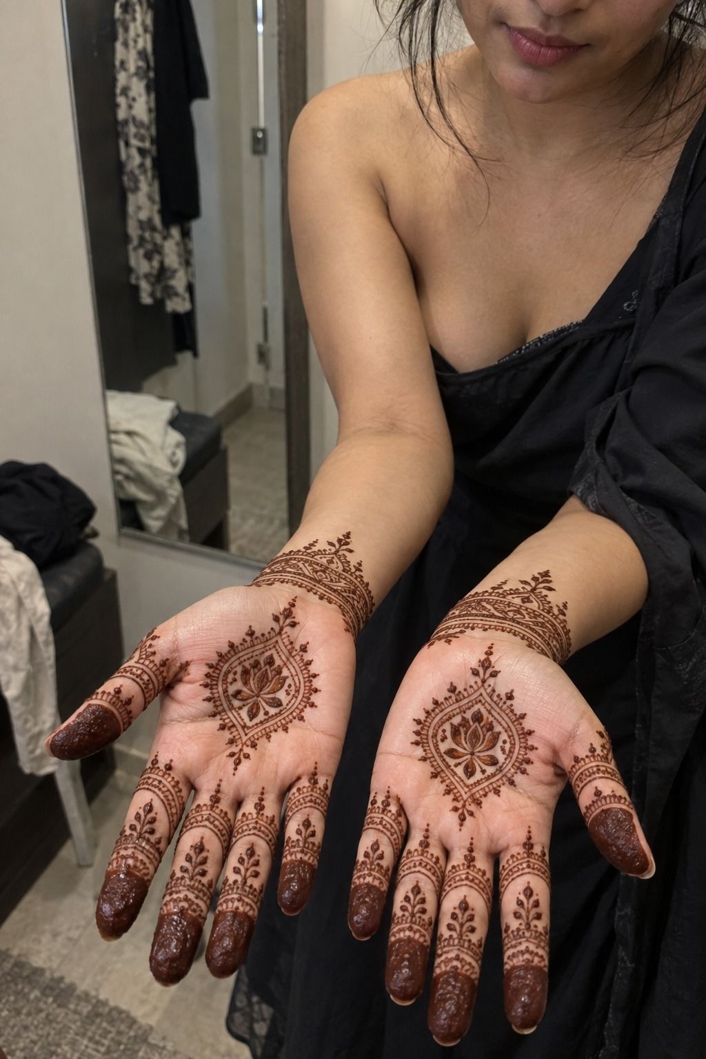 Shape Bold Arches Around Fingertips