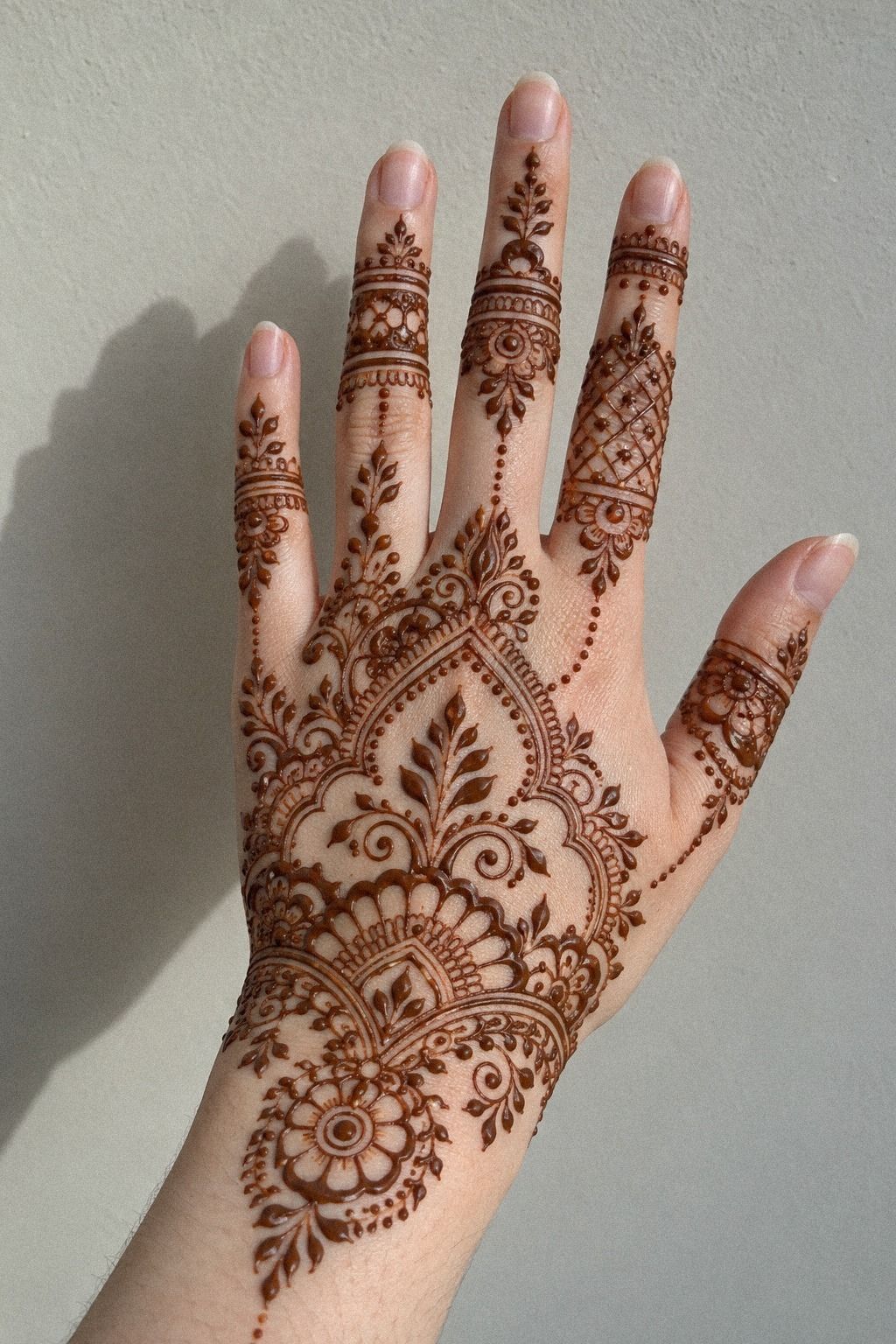 Choosing a Delicate Bridal Henna Motif