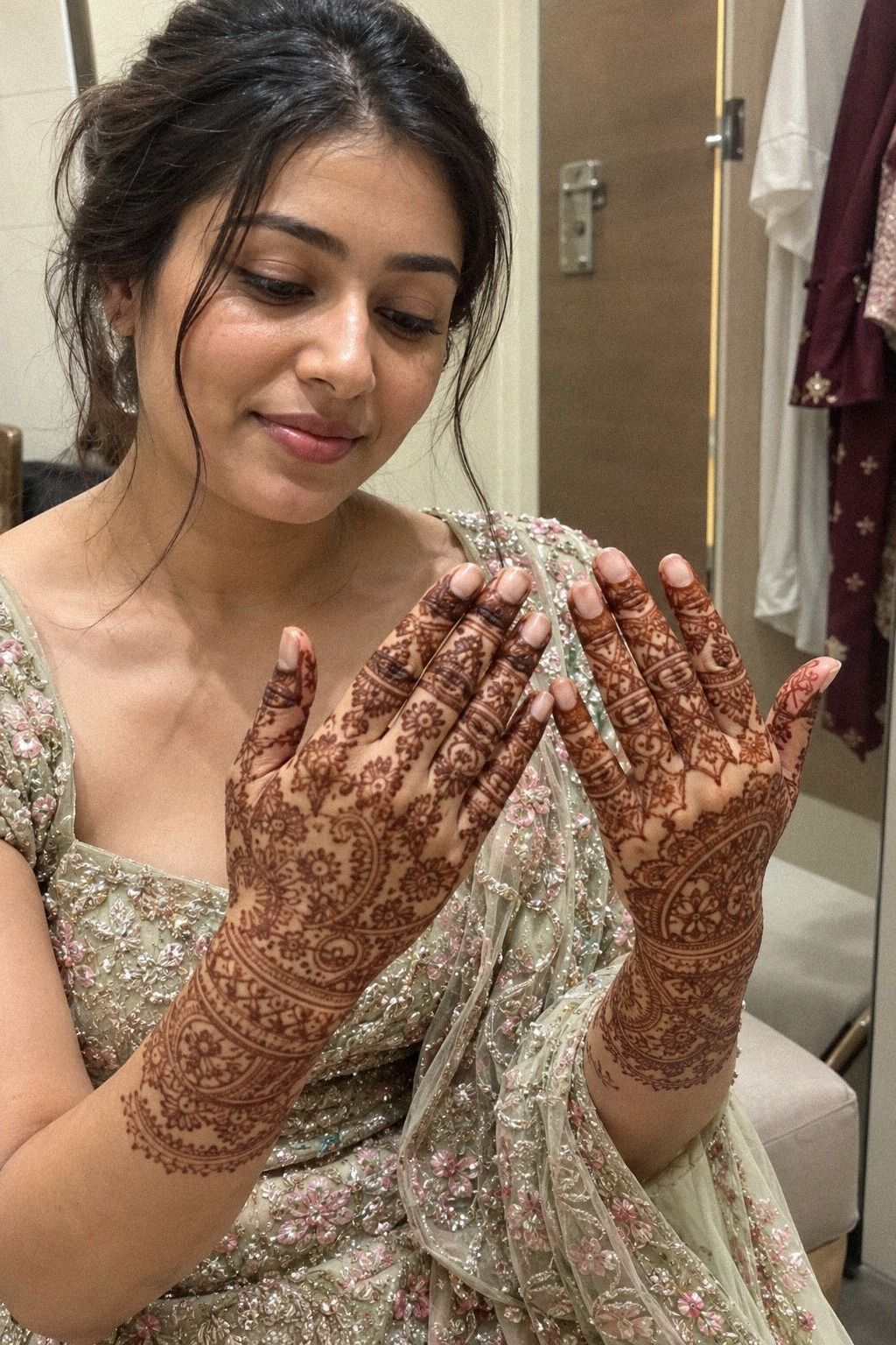 From Many References to One Clear Bridal Henna Design