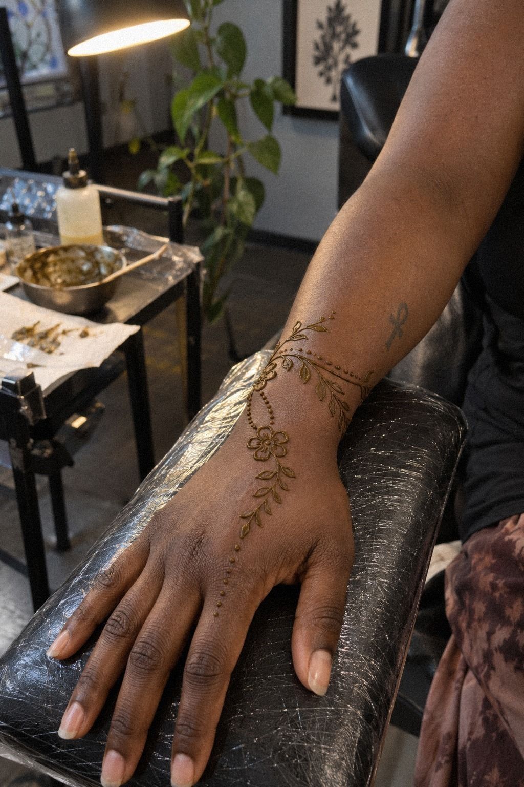 Let a Vine Travel from Wrist to Palm