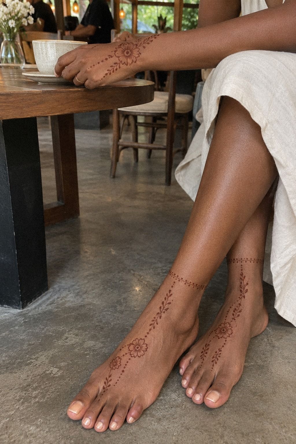 Connect Hand and Foot Mehndi Carefully