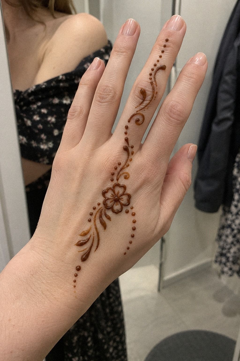 What Makes Fine-Line Foot Mehndi Work?