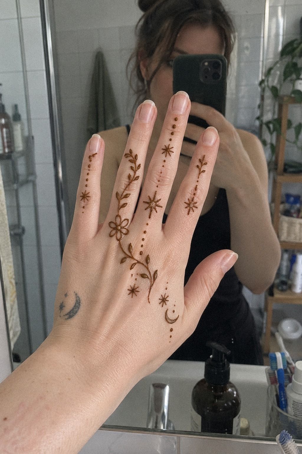 Start With Latest Simple Mehndi Designs