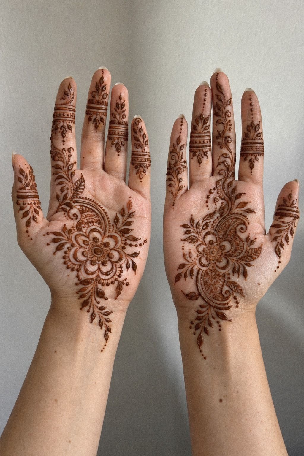 Which Intricate Arabic Front Hand Linework Works Best?