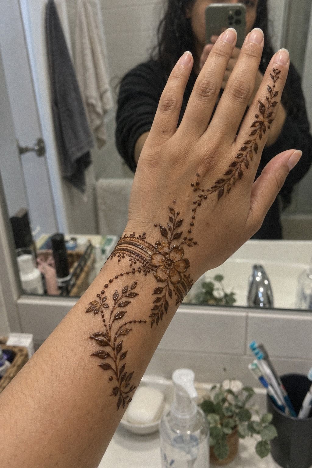 Place Delicate Vines Across The Wrist: The Wrist Bridge