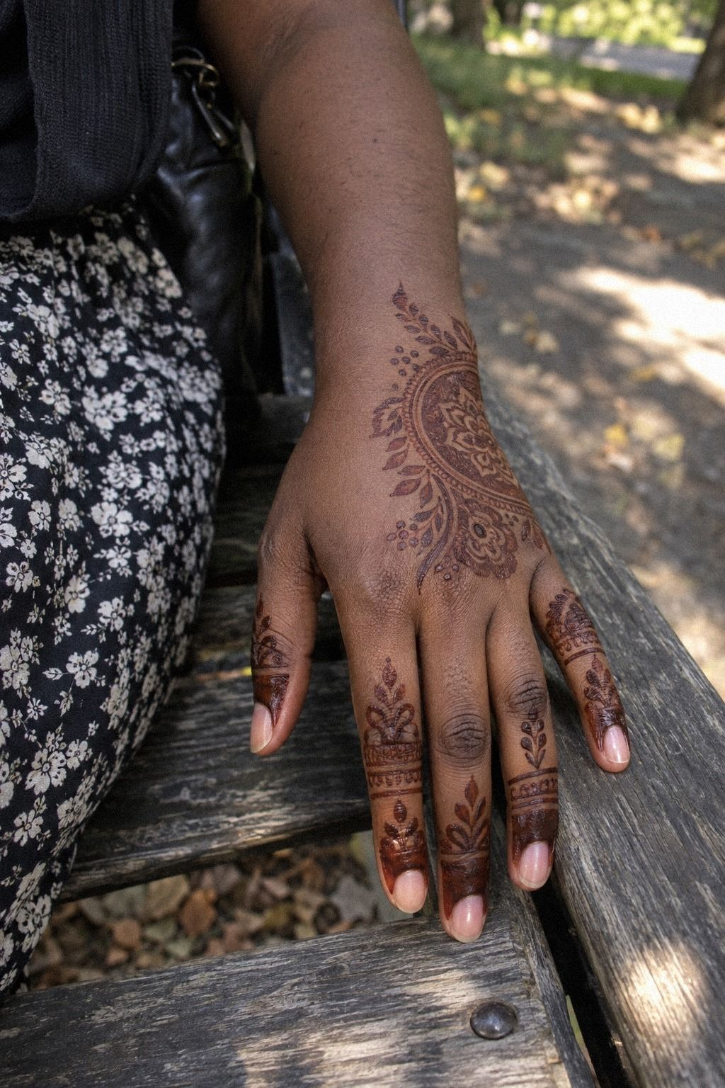 Latest Negative-Space Henna Finger Designs